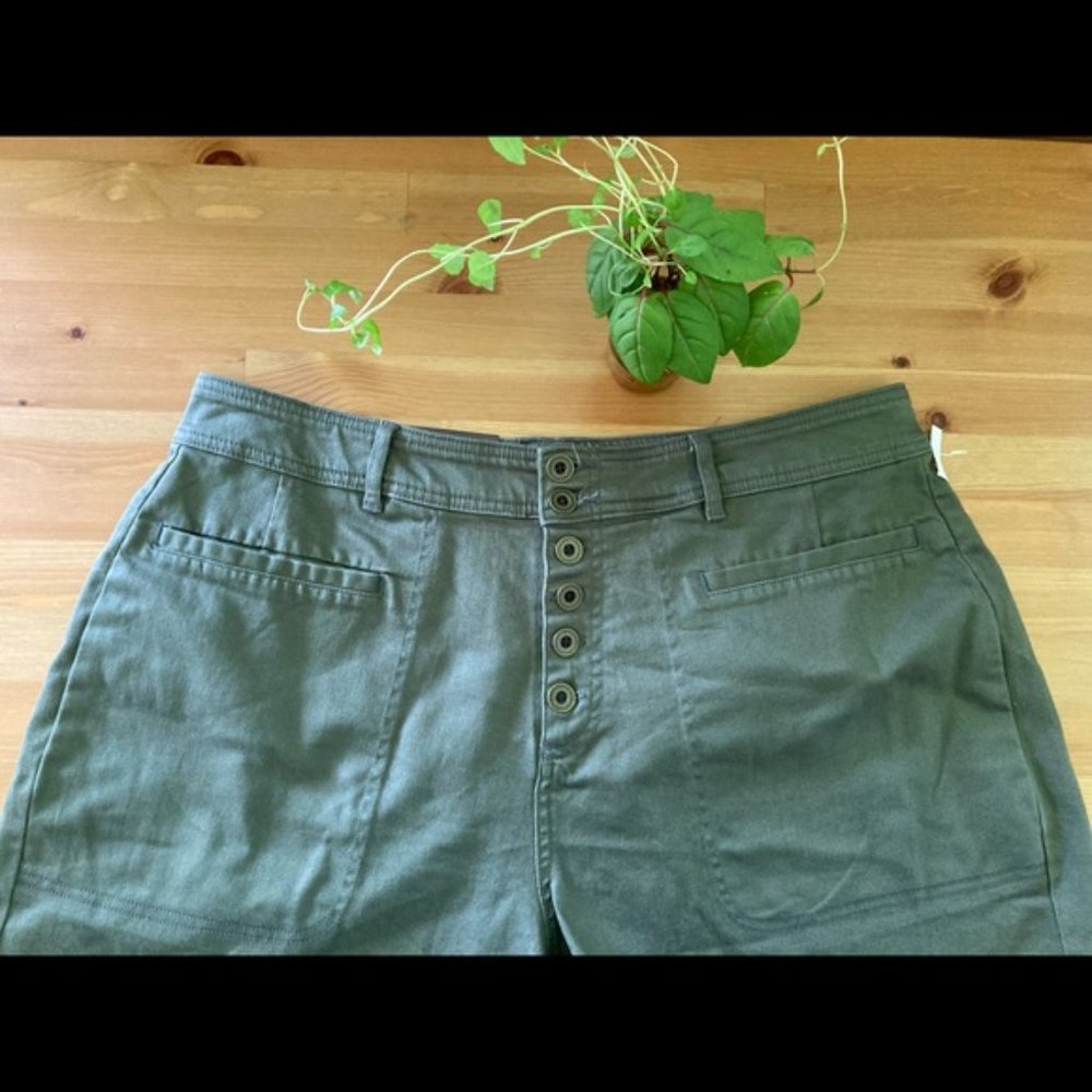 Ava & Viv High Rise Midi Shorts Size 16W New With Tags!